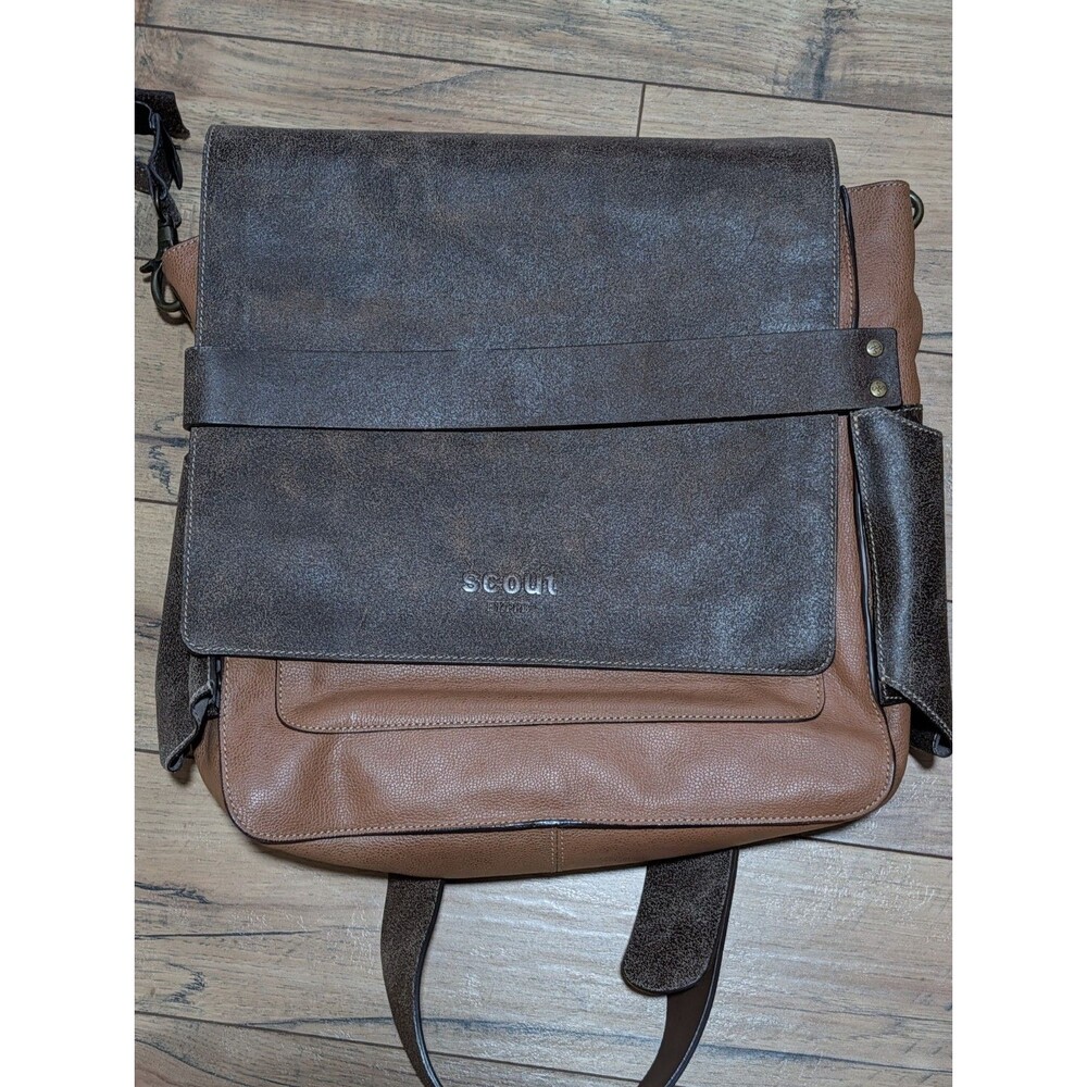 Scout by Petunia Pickle Bottom Leather Diaper Bag / Messenger Bag